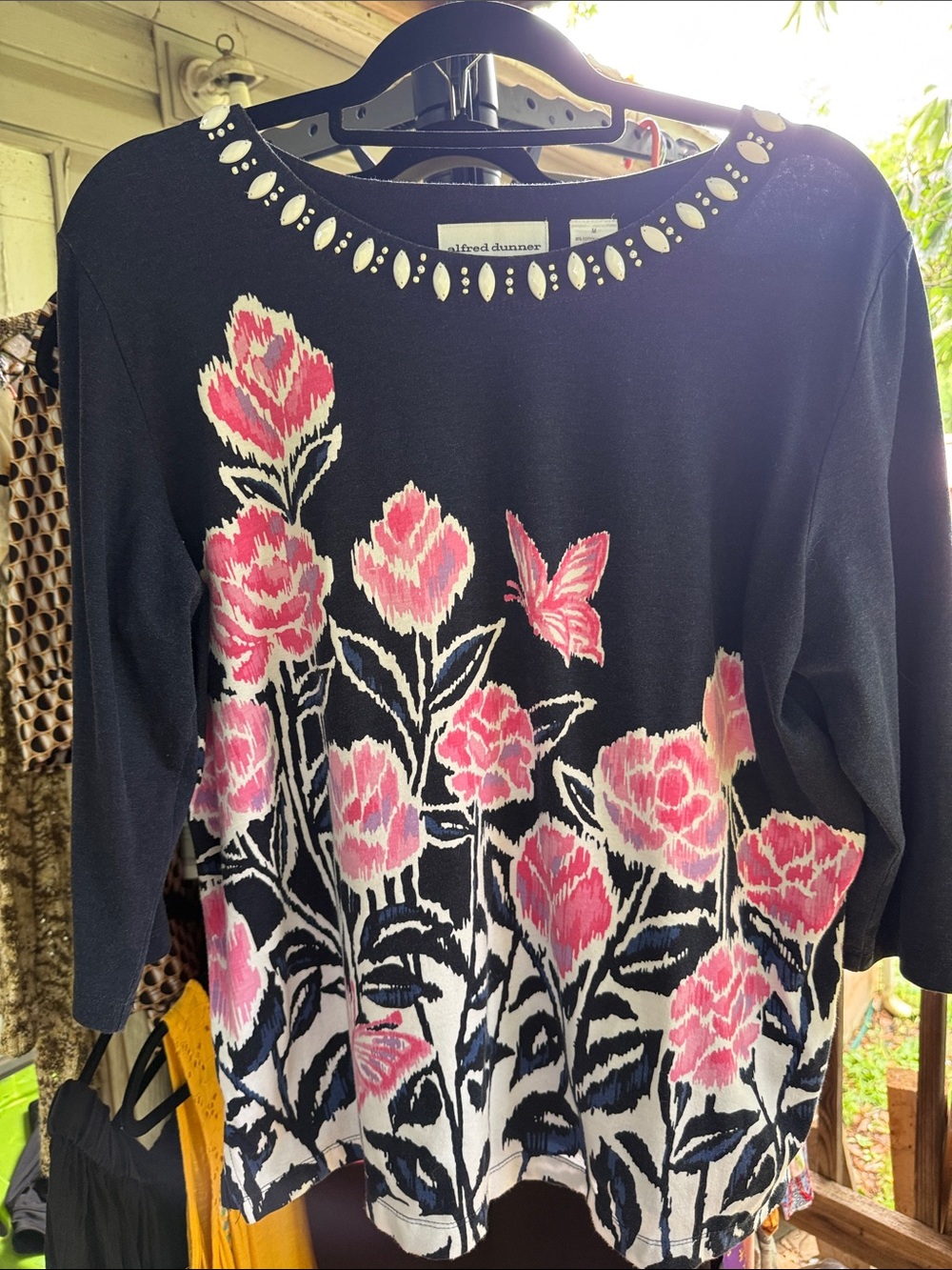 Alfred Dunner Medium Women’s Navy Cotton Top w/ pink floral print